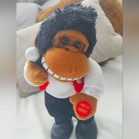 Dancing Hug and Luv gorilla - Picture 3 of 4